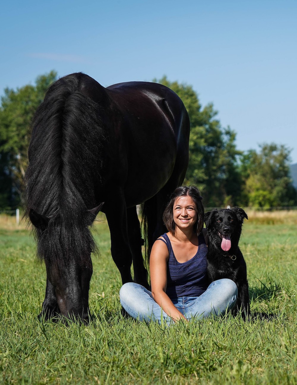 Hannah mit Pferd und Hund